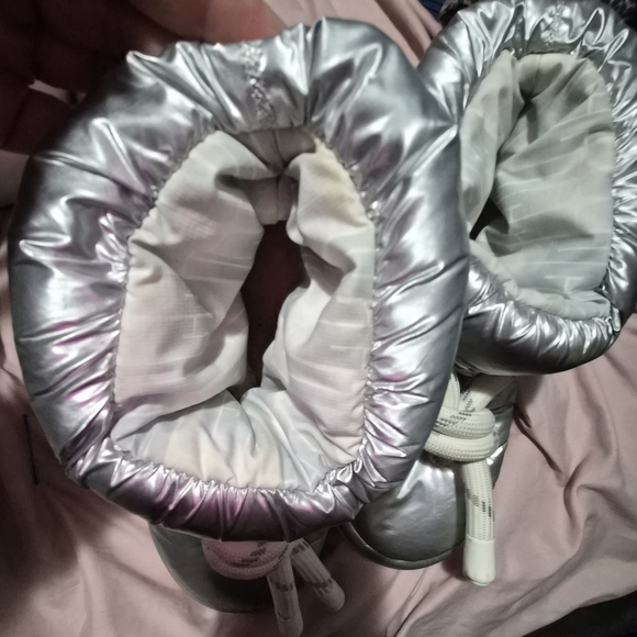 Uggs Puffer - Picture 3 of 4